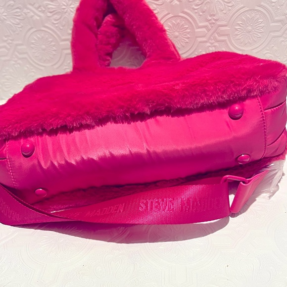 🎀Steve Madden Pink Faux Fur 2- In-1  Tote Set Brand New with Tags 🎀 - Picture 6 of 12